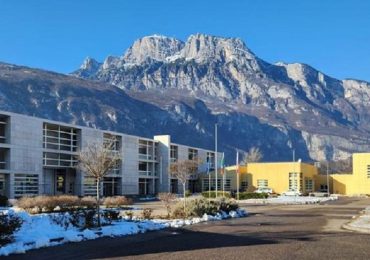 Ennesima aggressione nel carcere di Trento: detenuto ferisce un infermiere e due agenti