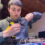 Genio Italiano: 17enne, sconvolge la medicina con il ‘Parkinson Detector’ al Senato