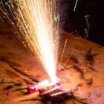 Gli esplode un petardo tra le gambe: necessaria la rimozione dei genitali