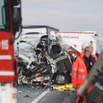 Incidente stradale a Pordenone tra ambulanza, camion e suv: morta la volontaria della CRI, il paziente trasportato e l'autista del camion 1