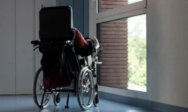 Oss lasciato a casa dopo un periodo di prova dichiara guerra alla coop che gestisce la struttura per disabili: "Ho visto maltrattamenti"