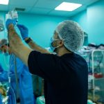 Rapporto Oxfam sulle disuguaglianze: un infermiere deve lavorare 1.200 anni per raggiungere lo stipendio annuale di un top manager