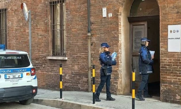 Ravenna, esercizio abusivo di attività infermieristica: indagati i gestori di una comunità alloggio per anziani