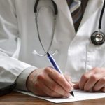 Richieste di certificati per assentarsi dal lavoro, la denuncia di un medico di base: "Siamo in trappola"