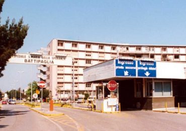 Battipaglia (Salerno), morì per una peritonite causata da un coltellino nell'addome: due medici rinviati a giudizio