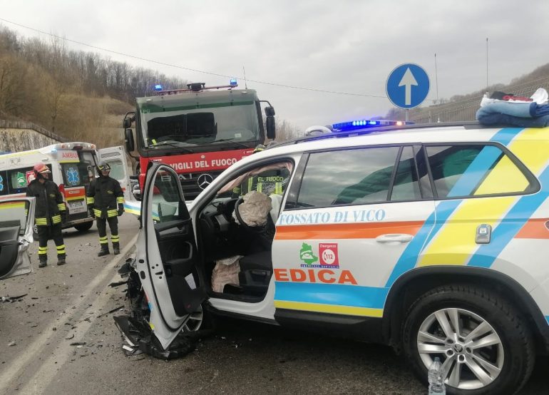 Incidente mortale sulla Perugia-Ancona: scontro tra mezzo di soccorso e Panda, una vittima e due feriti gravi