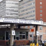 Siena, tampone dimenticato nel naso: condannati tre medici