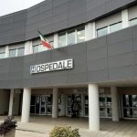 Uomo condannato per aver preso a pugni un infermiere: pena sospesa e pagamento di quasi 1.500 euro