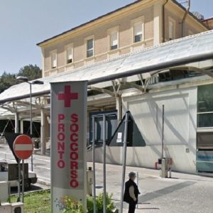Violenta aggressione al Pronto soccorso di Pesaro: infermiere chiede 70mila euro di risarcimento