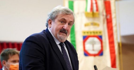 Carenza di personale: Asl Bari chiede medici, infermieri e oss. Emiliano: "Assunzioni bloccate per colpa di un Governo infame"