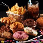 Cibi ultraprocessati: ben 32 effetti avversi