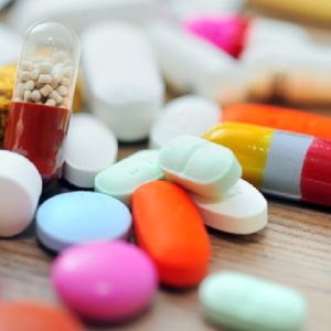 Farmaci, nuovo studio rivela combinazioni pericolose: i consigli degli esperti