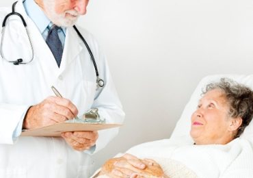 Medici, arrivano pensioni più altre per chi va in pensione dopo i 68 anni