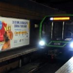 Milano, ragazzo colpito da arresto cardiaco in metropolitana: lo salvano due giovani infermieri fuori servizio