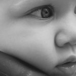 Bimbo di 4 mesi in coma etilico: incidente shock per errore vino nel biberon