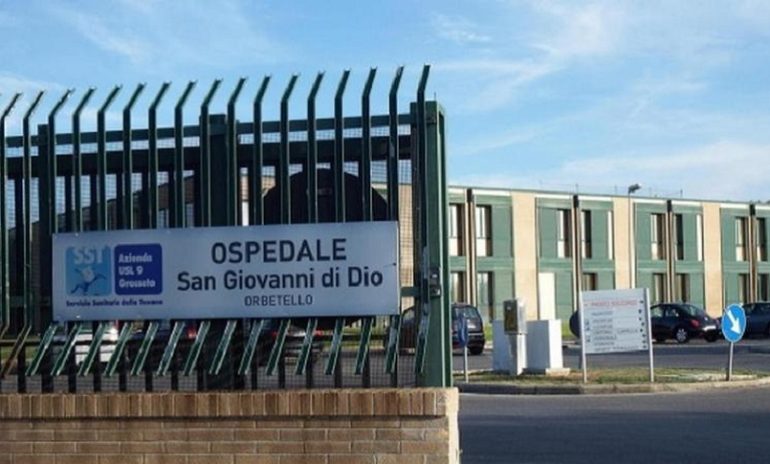 Carenza di infermieri all'ospedale di Orbetello (Grosseto), sindaco e assessore: "Sì all'impiego di personale in pensione per evitare tagli ai reparti"