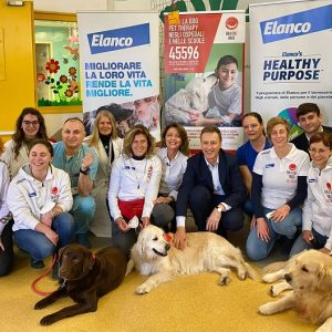 Elanco porta la Pet Therapy negli ospedali grazie a For A Smile ETS: riparte il progetto "Basta Una Zampa" nel reparto pediatrico dell'Asst Santi Paolo e Carlo di Milano 