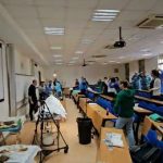 Medici ballano e cantano davanti a un cadavere durante una formazione: è bufera