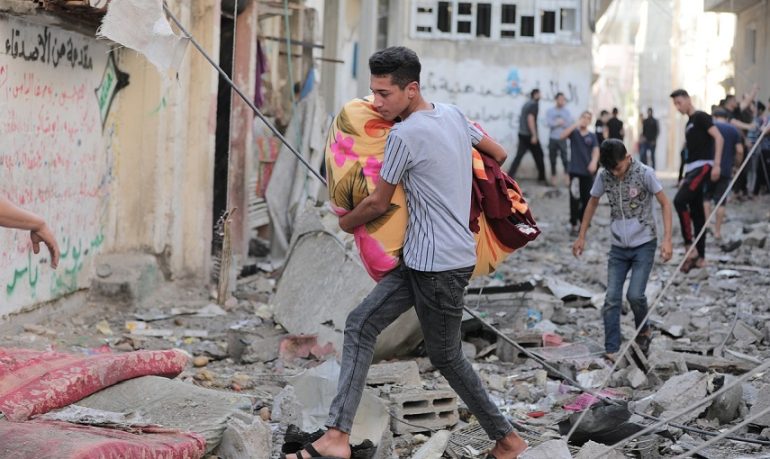 Attacco missilistico devasta Pronto soccorso: scene strazianti a Gaza