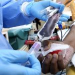 Scandalo del sangue infetto nel Regno Unito: le autorità sapevano e insabbiarono