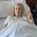 "Antonella Clerici operata subito perché famosa". Il post al veleno di un follower e la replica della dottoressa