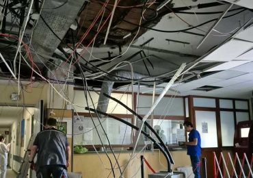 Ischia, crolla parte del soffitto in ospedale. M5S: "Episodio che dimostra la follia del Governo sul Pnrr"