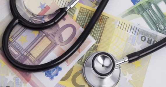 Flat tax del 15% su straordinari di medici e infermieri: conosciamo meglio l'imposta sostitutiva introdotta dal Decreto liste d'attesa