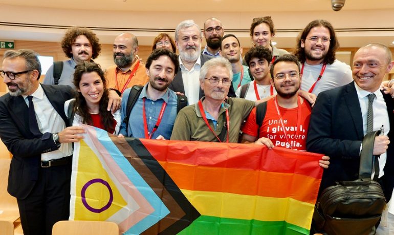 Puglia approva legge contro discriminazioni di genere e orientamento sessuale. Emiliano: "Passo avanti per l'inclusività"