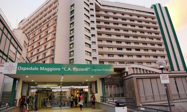 Bologna, violenza all'Ospedale Maggiore: infermiera colpita da un calcio al volto