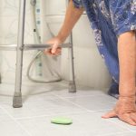 Cadute tra gli anziani, sviluppato strumento per prevedere il rischio