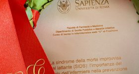 La dott.ssa Capriglione presenta la tesi "La sindrome della morte improvvisa del lattante (SIDS): l'importanza del ruolo dell'infermiere nella prevenzione"