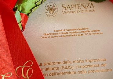 La dott.ssa Capriglione presenta la tesi "La sindrome della morte improvvisa del lattante (SIDS): l'importanza del ruolo dell'infermiere nella prevenzione"