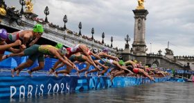 Olimpiade di Parigi: i rischi per gli atleti che gareggiano nella Senna