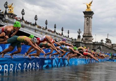 Olimpiade di Parigi: i rischi per gli atleti che gareggiano nella Senna