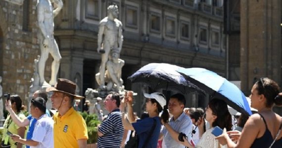 Toscana, molti turisti extra Ue non pagano le cure: allo studio una delibera che li obblighi