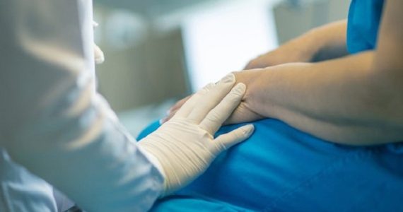 Usa, rischio burnout per medici e infermieri dopo la sentenza che limita il diritto all'aborto. Lo studio