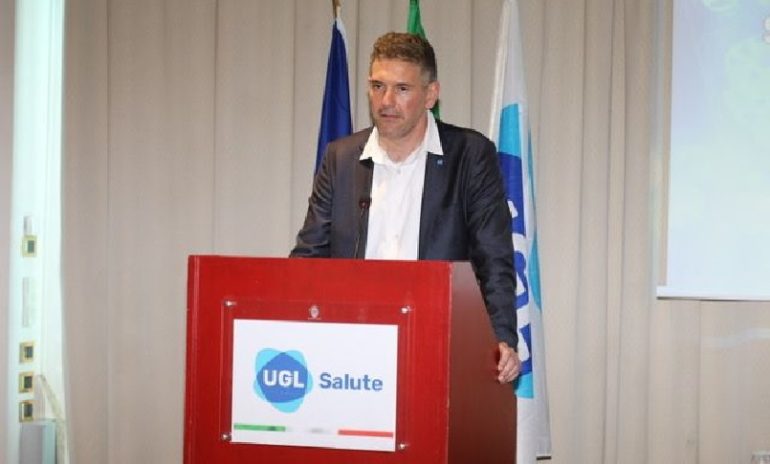 Assistente infermiere, Giuliano (UGL Salute): "Rischio di confusione su ruoli e responsabilità. Serve riforma per valorizzare oss"