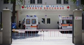 Cagliari, minaccia gli infermieri perché stanco di aspettare in Pronto soccorso: arrestato 52enne