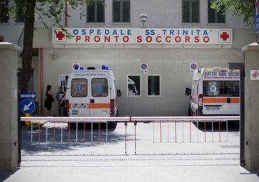 Cagliari, minaccia gli infermieri perché stanco di aspettare in Pronto soccorso: arrestato 52enne