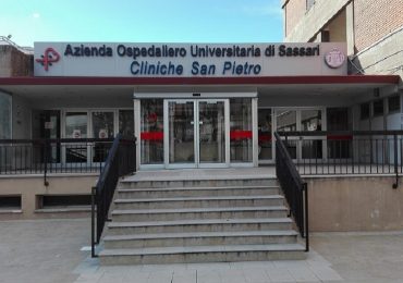 Caos alle Cliniche Universitarie di Sassari: uomo entra in sala operatoria, minaccia la ex e prende a schiaffi un oss