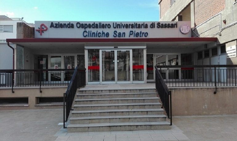 Caos alle Cliniche Universitarie di Sassari: uomo entra in sala operatoria, minaccia la ex e prende a schiaffi un oss