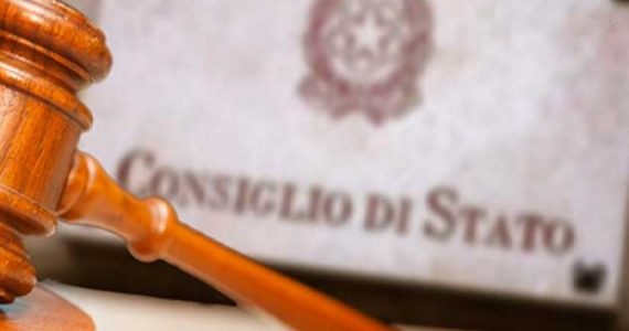 Concorso per funzionari amministrativi: Consiglio di Stato annulla due quesiti ambigui