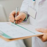 Falsità della cartella clinica e concorso colposo del paziente: una vicenda singolare