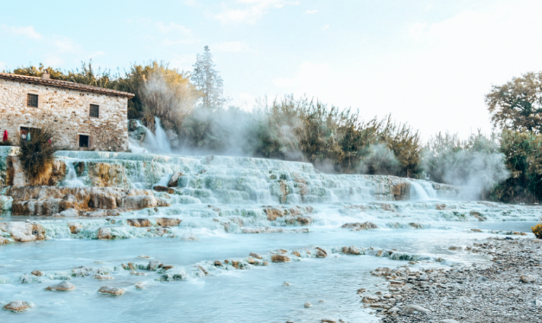 Saturnia (Grosseto), due infermieri romani inveiscono contro i soccorritori del 118. Poi vanno a chiedere scusa