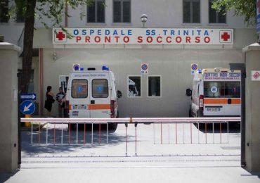 Botte a infermiere e guardia giurata: 24enne arrestato a Cagliari