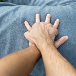 Ferrara, uomo colto da arresto cardiaco per strada: lo salvano un'ostetrica e un infermiere di passaggio