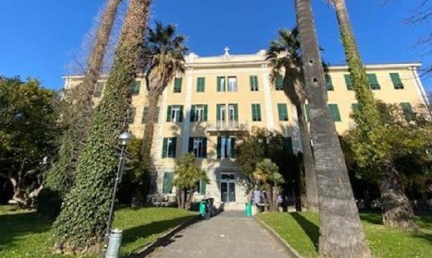 Lavorava come medico all'ospedale di Bordighera (Imperia), ma ha solo la licenza media: finta dottoressa a processo