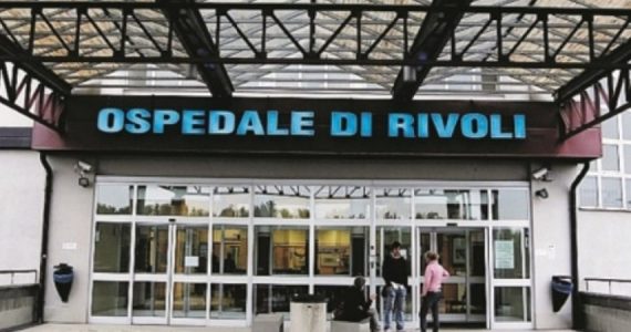 Rivoli (Torino), uomo ai domiciliari portato in ambulanza all'ospedale: aggredisce medici, infermieri e guardia giurata