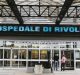 Rivoli (Torino), uomo ai domiciliari portato in ambulanza all'ospedale: aggredisce medici, infermieri e guardia giurata