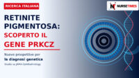 Illustrazione scientifica della retina e del DNA con evidenza del gene PRKCZ associato alla retinite pigmentosa ereditaria